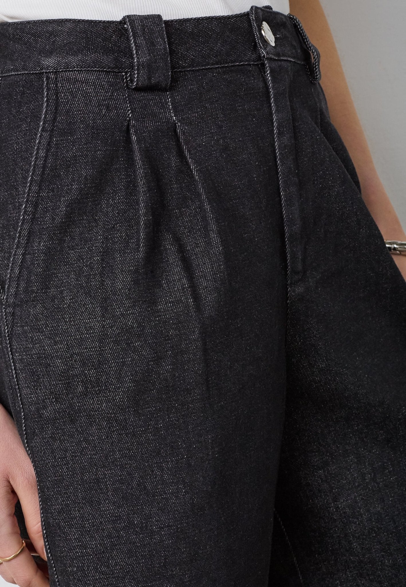 HelimaCC Pleat Shorts - Black - Co'couture