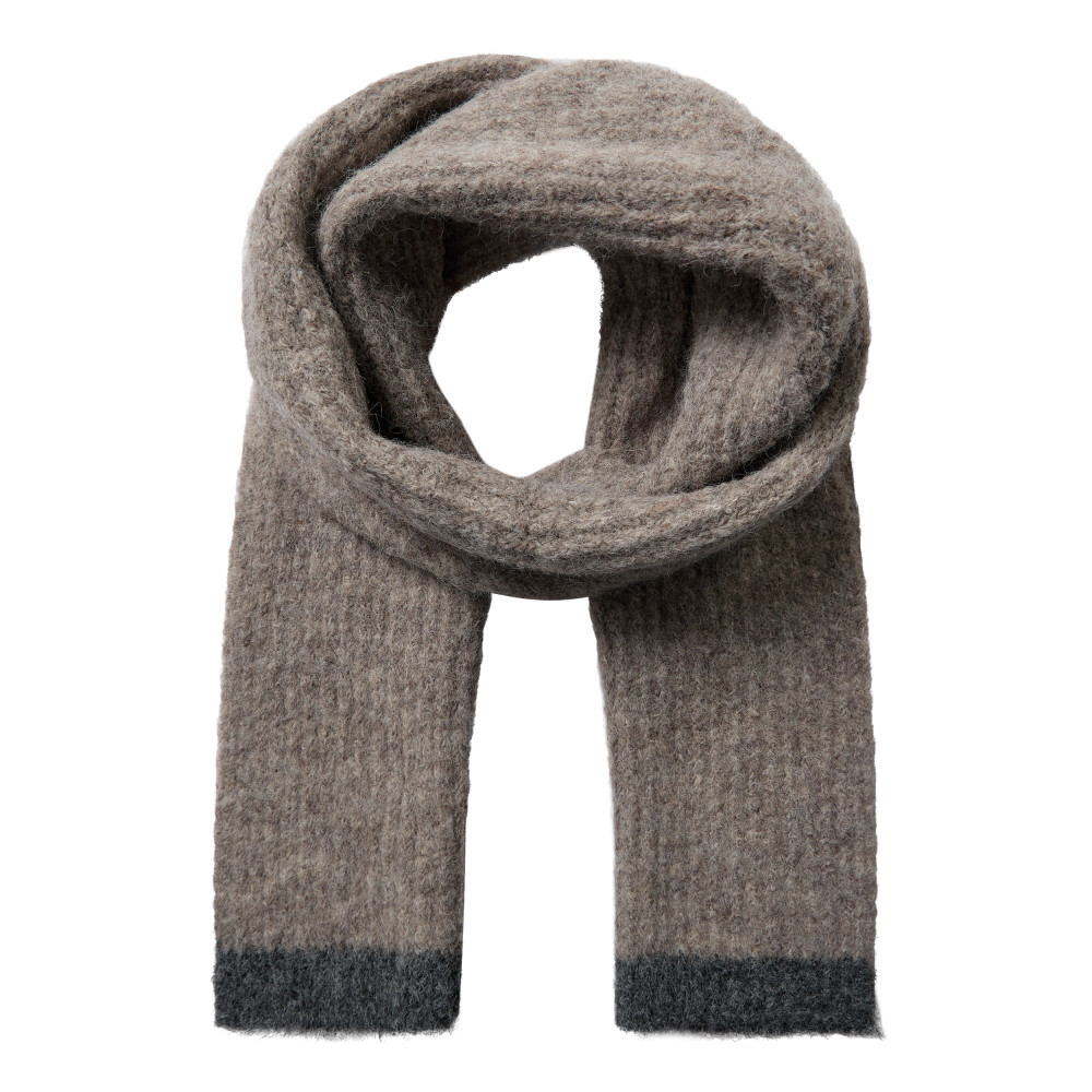 39011-Coraliecc-Scarf-154-01